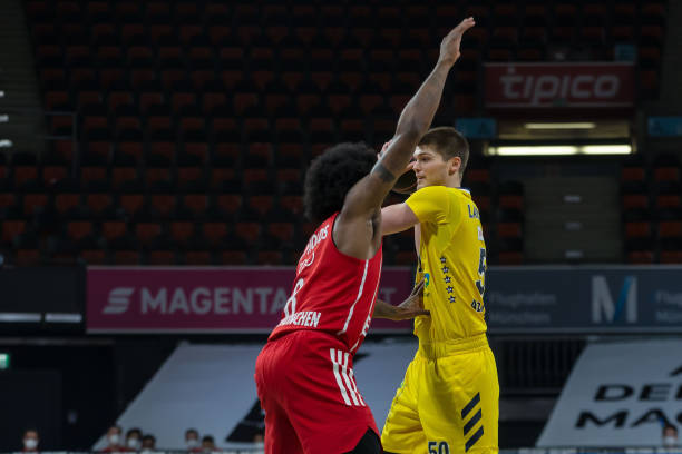 最终屈居亚 最终屈居亚